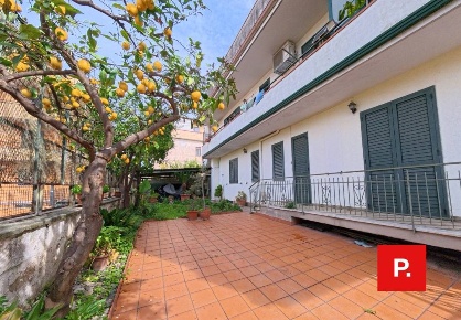 Foto Casa indipendente in Via Montale 11, Casapulla di 500 m² con 6 locali