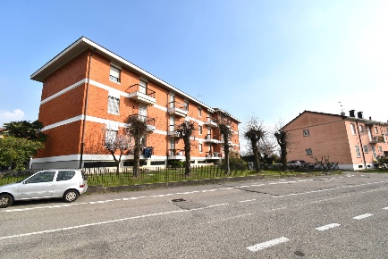 Foto Appartamento in via Silvio Pellico 4, Bernareggio Centro di 89 m²