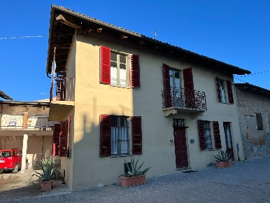 Foto Rustico in Via Alfieri 5, Cunico Centro di 136 m² con 6 locali