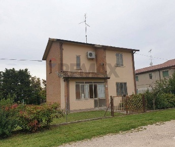 Foto Rustico in Località Vittoria 66, Codigoro di 100 m² con 7 locali