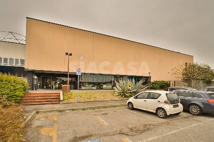 Foto Negozio a Cernusco sul Naviglio di 1945 m² in vendita