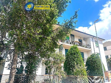 Foto Appartamento in via urbani 10, Teramo Centro di 145 m² con 5 locali