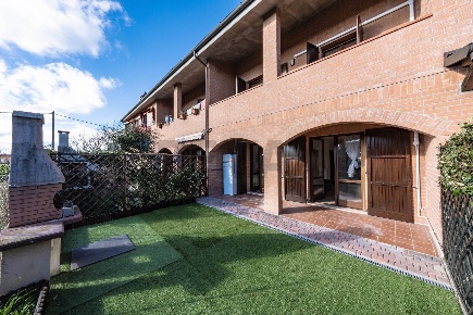 Foto Villa a schiera a Vigarano Mainarda Centro di 212 m² con 4 locali