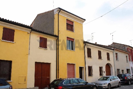 Foto Villa a schiera in via Borrini 19, Commessaggio Centro di 131 m²