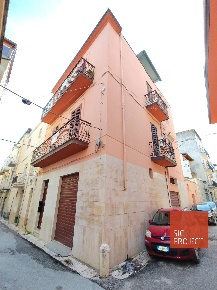 Foto Casa indipendente in Via macina casarubia 18, Alcamo Centro di 300 m²
