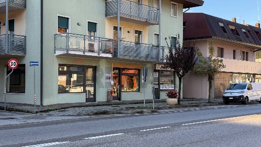 Foto Locale commerciale in Viale Dolomiti 18, Ponte nelle Alpi di 48 m²