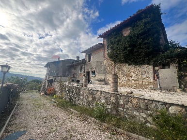 Foto Rustico in Strada Colognola Migiana 8, Perugia di 119 m² con 2 locali