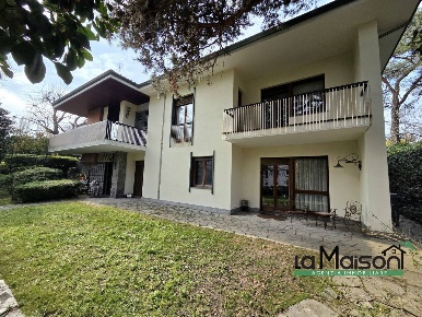 Foto Villa a schiera in VIA PISTONI 36, Banchette di 200 m² con 4 locali