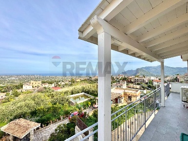 Foto Appartamento in Via Dolomiti 11, Carini Centro di 125 m² con 4 locali