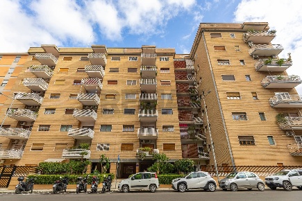 Foto Appartamento in Via Papa Pio XII 60, Bari Poggiofranco di 200 m²