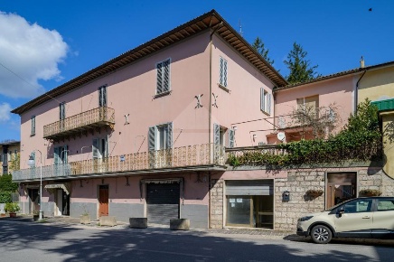 Foto Appartamento in Via Matteotti Giacomo, Sigillo Centro di 130 m²