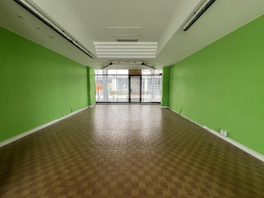 Foto Negozio in Via della Costituzione, Rovigo di 66 m² con 1 locali