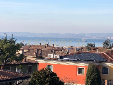 Foto Appartamento in Via Vittorio Monese, Garda di 90 m² con 5 locali
