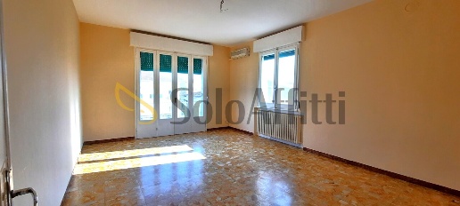 Foto Appartamento a Medolla Centro di 103 m² con 5 locali in affitto