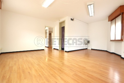 Foto Ufficio in Contrà San Bortolo 85, Vicenza Centro Storico di 168 m²