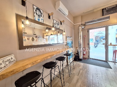 Foto Attività commerciale a Alghero di 120 m² con 4 locali in vendita