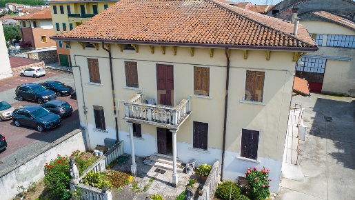 Foto Villa singola in Viale Europa 15, Monteforte d'Alpone Centro di 490 m²