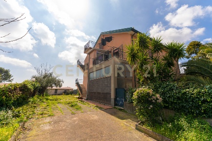 Foto Villa bifamiliare in Via Benedetto Croce 6, Pedara Centro di 206 m²