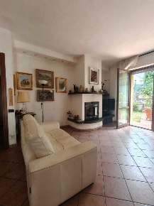 Foto Appartamento a Podenzana di 111 m² con 5 locali in vendita