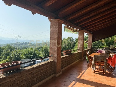 Foto Villa singola in Via Mancini snc, Melizzano di 210 m² con 11 locali