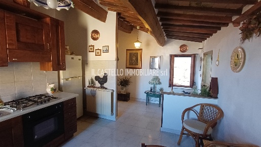 Foto Appartamento in via dei Fiori 42, Sarteano di 76 m² con 4 locali