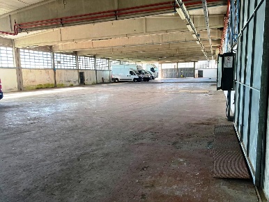 Foto Capannone industriale a Casciana Terme Lari di 2600 m² con 5 locali