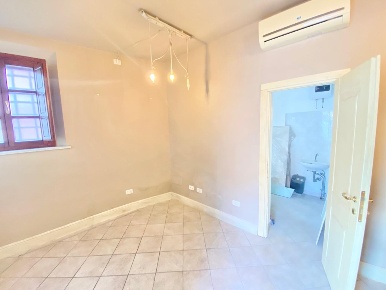 Foto Ufficio a Ponsacco Centro di 35 m² con 1 locali in affitto