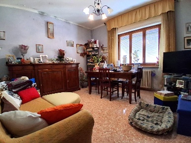 Foto Villa unifamiliare a Lucca di 220 m² con 10 locali in vendita