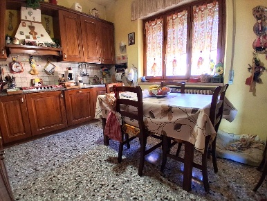 Foto Villa unifamiliare a Lucca di 220 m² con 10 locali in vendita