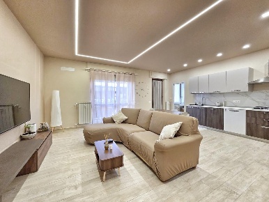 Foto Appartamento a Massa Centro di 95 m² con 4 locali in vendita