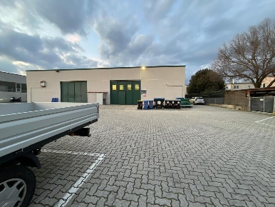 Foto Capannone industriale a Calcinaia di 600 m² con 6 locali in vendita