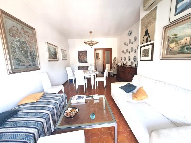 Foto Appartamento a Carrara Marina di Carrara di 90 m² con 4 locali