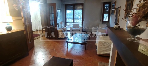 Foto Villa a schiera a Pisa Lungarno Gabriele D'Annunzio di 175 m²