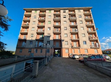 Foto Appartamento a Carbonara Scrivia Centro di 104 m² con 5 locali