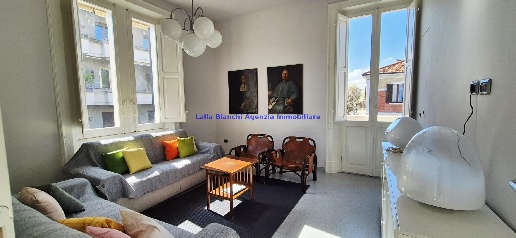 Foto Appartamento in VIA POSTUMO, Pesaro Centro Mare di 130 m² con 6 locali