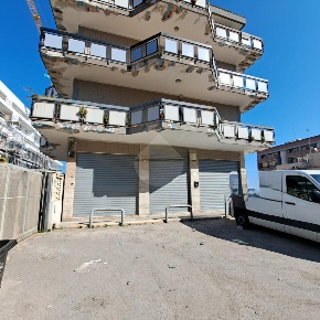 Foto Appartamento in Via Vincenzo Bellezza, Bari di 100 m² in vendita