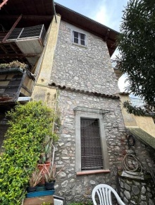 Foto Appartamento in Calvas, Gardone Riviera Centro di 87 m² con 3 locali