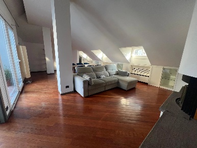 Foto Appartamento in Via della Moscova 10, Milano Porta Nuova con 3 locali