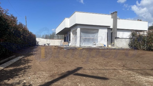 Foto Villa bifamiliare in Via Monreale 1, Pomezia di 75 m² con 3 locali