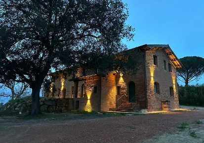 Foto Agriturismo a Fauglia Centro di 550 m² con 24 locali in vendita