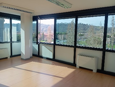 Foto Ufficio a Poggibonsi Centro di 115 m² con 3 locali in affitto