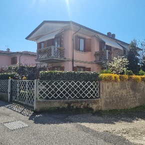 Foto Villa a schiera a Massa Rinchiostra - Quercioli di 180 m² con 8 locali