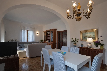 Foto Villa unifamiliare a Forte dei Marmi Centro di 140 m² con 5 locali
