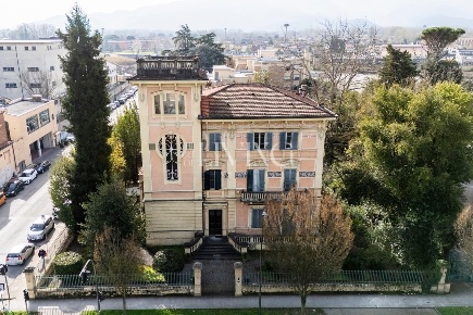 Foto Appartamento a Lucca San Concordio di 368 m² con 18 locali in vendita