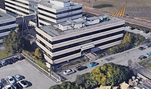 Foto Ufficio in VIA CADORNA, Vimodrone di 360 m² con 10 locali in affitto