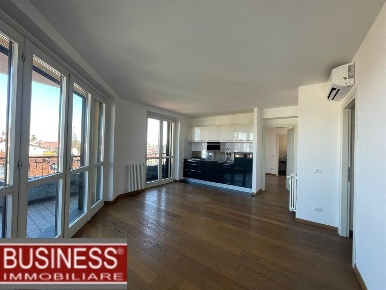 Foto Appartamento in Via Gerolamo Tiraboschi, Milano di 100 m² con 3 locali