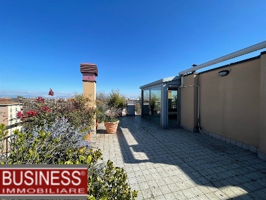 Foto Appartamento in Via Gerolamo Tiraboschi, Milano di 100 m² con 3 locali