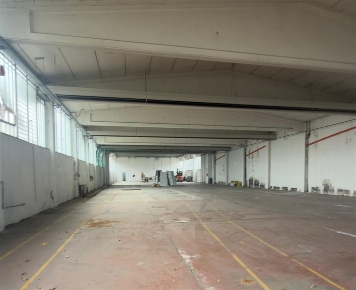 Foto Capannone industriale a Carugo di 1700 m² in vendita