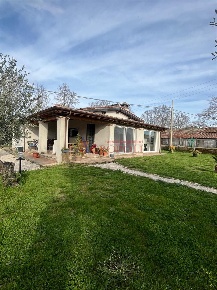 Foto Villa unifamiliare in Via Settevene Est, Trevignano Romano di 98 m²
