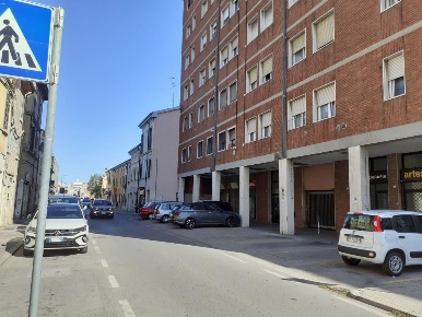 Foto Negozio in Via Cesarea, Ravenna Gallery - Rubicone di 137 m²